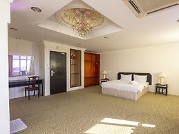 OYO 89619 De Choice Hotel