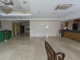 OYO 89619 De Choice Hotel