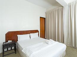 OYO 89619 De Choice Hotel