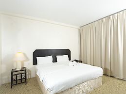 OYO 89619 De Choice Hotel