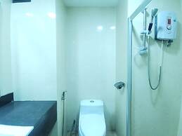 OYO 89619 De Choice Hotel