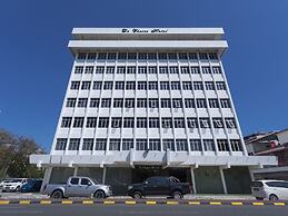 OYO 89619 De Choice Hotel