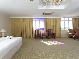 OYO 89619 De Choice Hotel