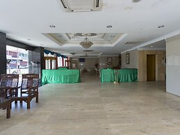 OYO 89619 De Choice Hotel