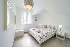 Apartments Mali Nono