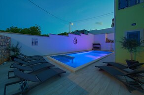Apartments Mali Nono