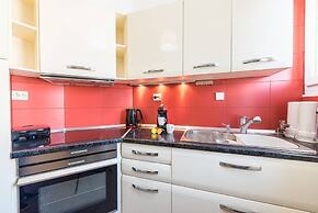 Central Flat with Cosy Sunny Terrace