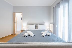 Central Flat with Cosy Sunny Terrace