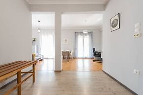 Central Flat with Cosy Sunny Terrace