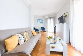 Central Flat with Cosy Sunny Terrace