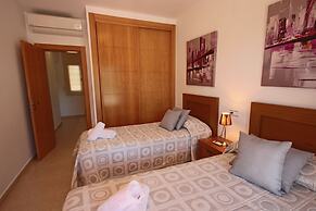 2 Twin Luxurious & Secluded Villa - Private Pools, Walk to the Beach &