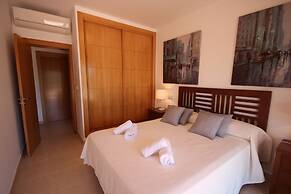 2 Twin Luxurious & Secluded Villa - Private Pools, Walk to the Beach &