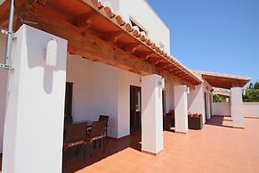 2 Twin Luxurious & Secluded Villa - Private Pools, Walk to the Beach &