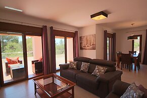 2 Twin Luxurious & Secluded Villa - Private Pools, Walk to the Beach &