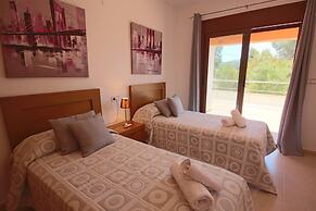 2 Twin Luxurious & Secluded Villa - Private Pools, Walk to the Beach &