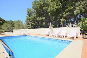 2 Twin Luxurious & Secluded Villa - Private Pools, Walk to the Beach &