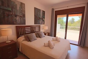 2 Twin Luxurious & Secluded Villa - Private Pools, Walk to the Beach &