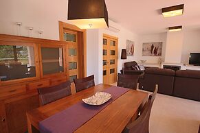 2 Twin Luxurious & Secluded Villa - Private Pools, Walk to the Beach &