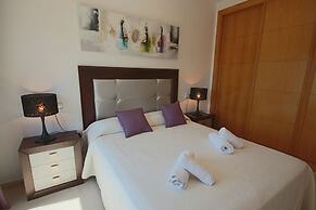 2 Twin Luxurious & Secluded Villa - Private Pools, Walk to the Beach &