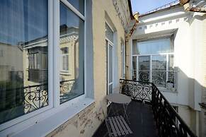 KievApts Pushkinskaya 10