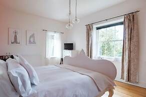 Walltree House