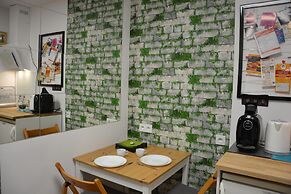 Labo Apartment Metro Plocka