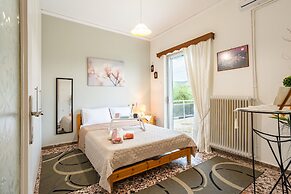 Seaside Family Haven - Avia's Spacious Getaway