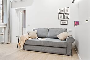 Piazza Maggiore White Apartment
