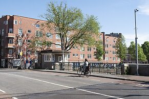 SWEETS - Van Hallbrug