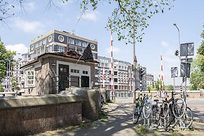 SWEETS - Van Hallbrug