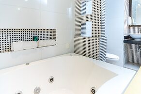 Hotel 56 Avenue Plaza