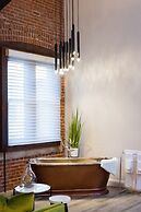 48 King West Boutique Hotel