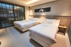 West In Hotel
