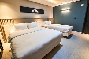West In Hotel
