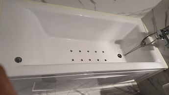 West In Hotel