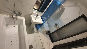West In Hotel