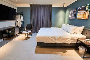 West In Hotel