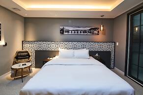 West In Hotel