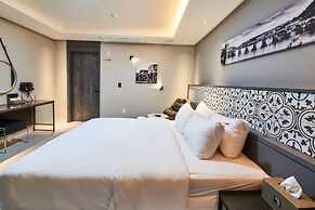 West In Hotel