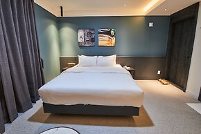 West In Hotel