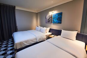 West In Hotel