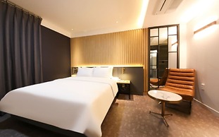 West In Hotel