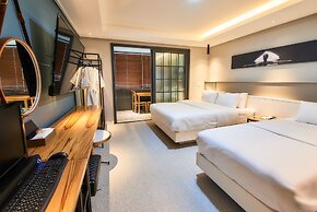 West In Hotel