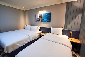 West In Hotel