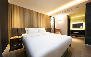 West In Hotel