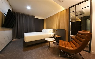 West In Hotel