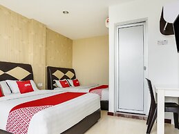 OYO 89583 Grove Hotel