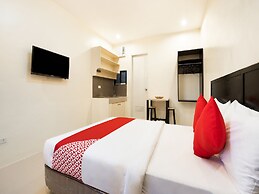 OYO 490 V-cat Apartelle
