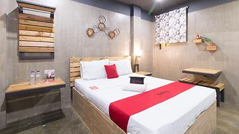 RedDoorz Plus @ Taft North Mandurriao