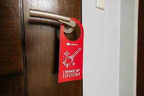 RedDoorz Plus @ Taft North Mandurriao